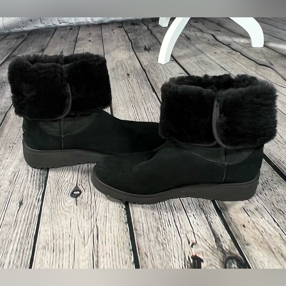 NWOT Black Ugg’s Never Worn Size 9